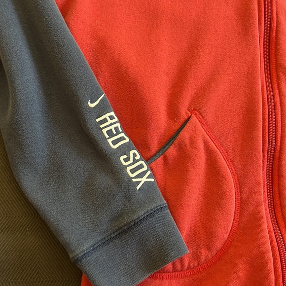 Nike Red Sox hoodie - this shows a bit of fad due to washings - Picture 2 of 4